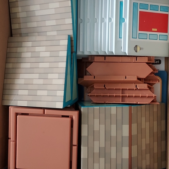 Lakeshore Learning Architecture Build Set - Picture 3 of 4